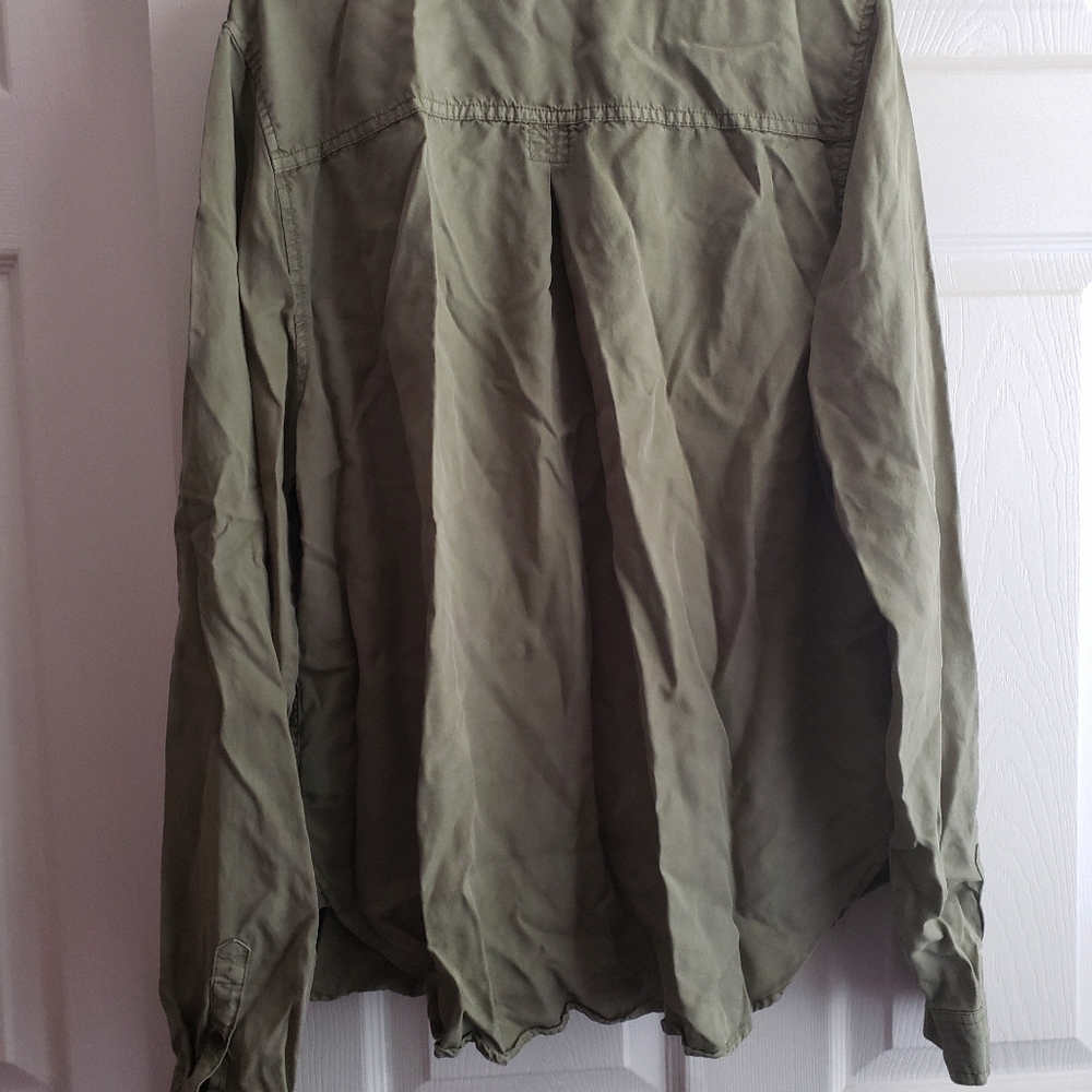 Universal Thread Green Top - Picture 2 of 3